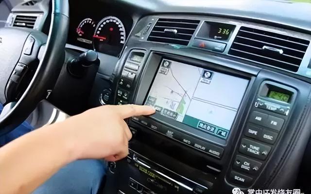 汽车大屏导航新体验6种手机投屏技巧让你出行无忧！