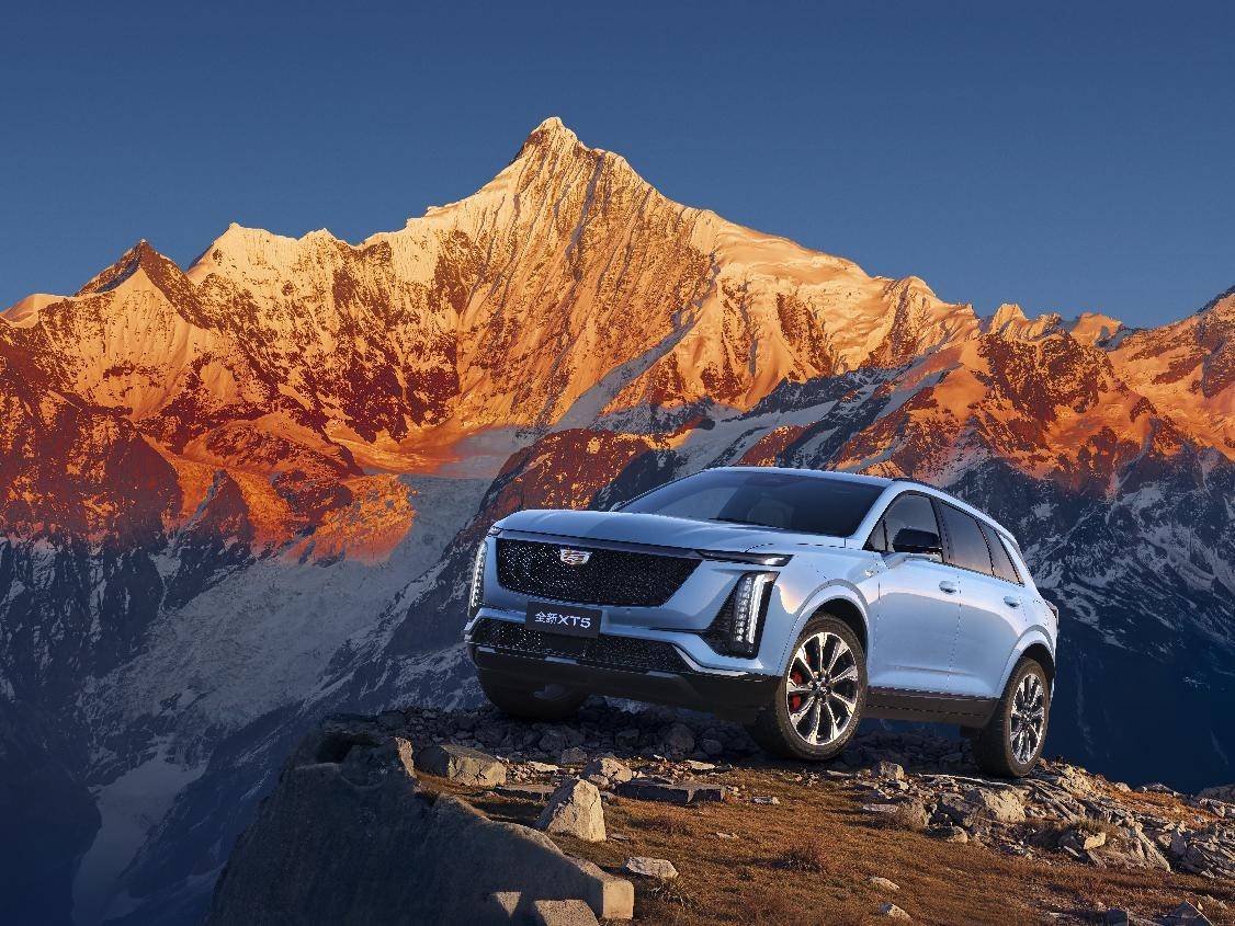 凯迪拉克全新 XT5 周年献礼：赛里木蓝2299 万起畅享全路况豪华