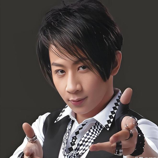 九游app：抗癌不到一年刘谦近况曝光“不良嗜好”已戒掉癌症也已痊愈