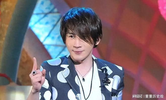 七次春晚魔术师患肺腺癌0期仍坚持演出术后金发亮相魔术周