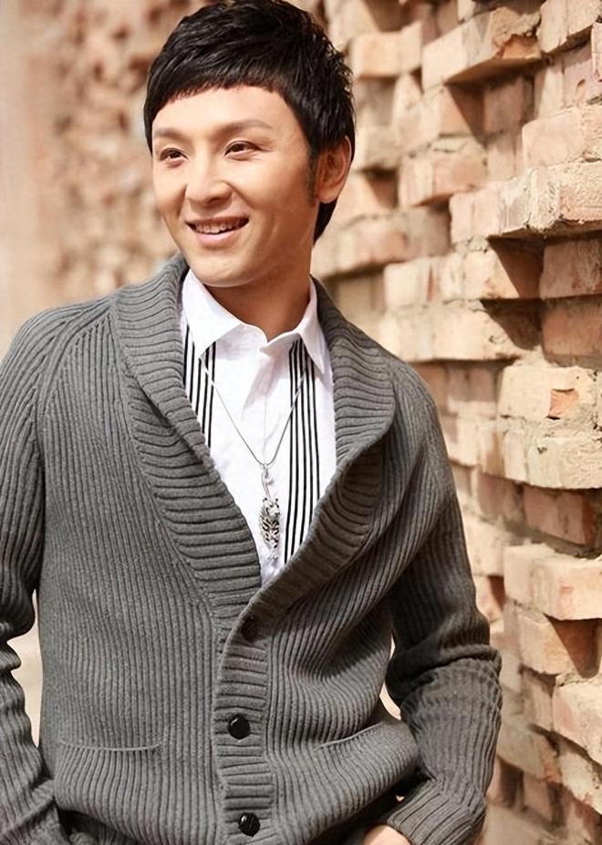 他是知名魔术师40岁娶美女幼师8次登上春晚是上海人的骄傲